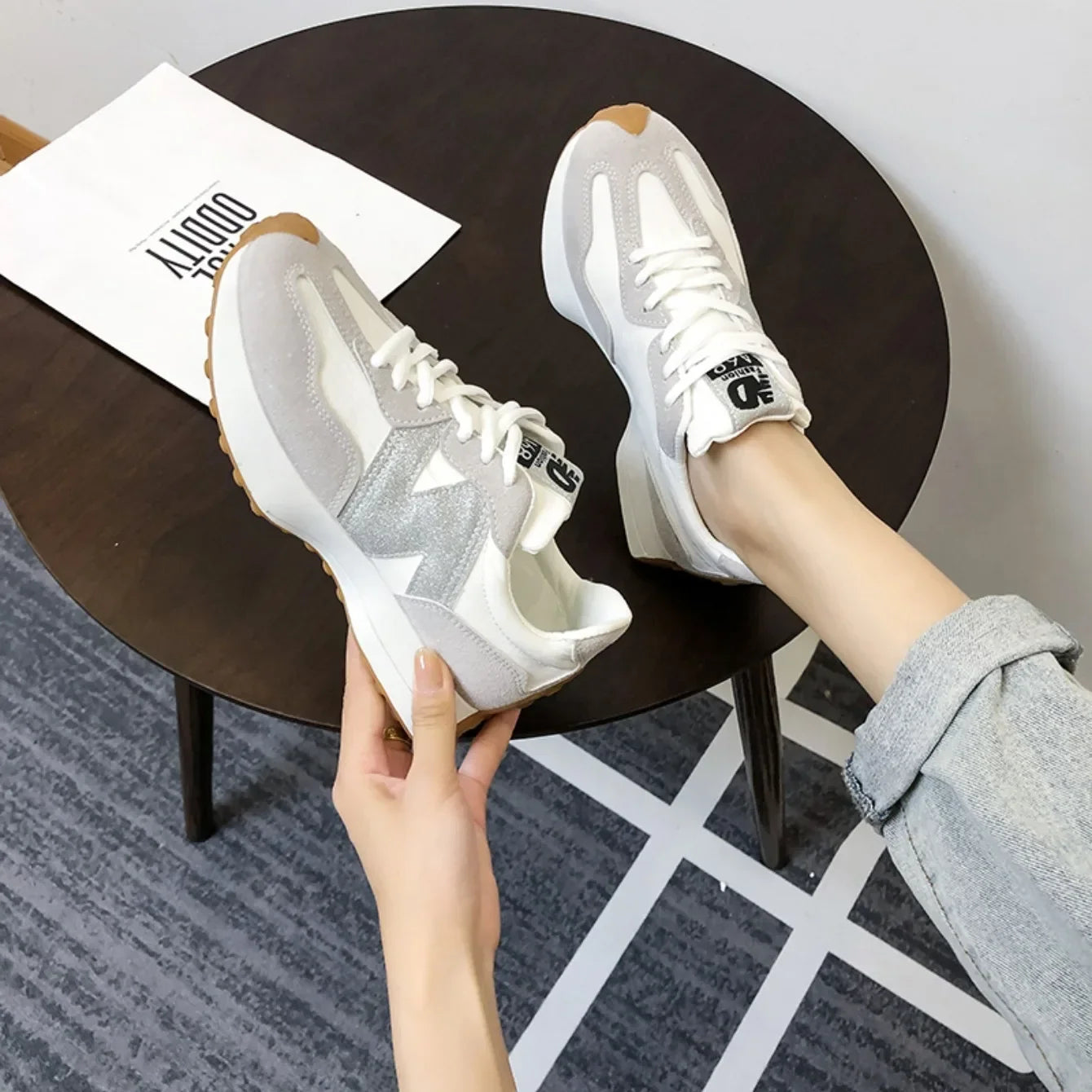 Summer Fashionable Breathable Lace-up Sneakers Women's Casual Thick Sole Sneakers Walking Designer Shoes Women's Sneakers